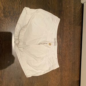 white abercrombie cargo shorts